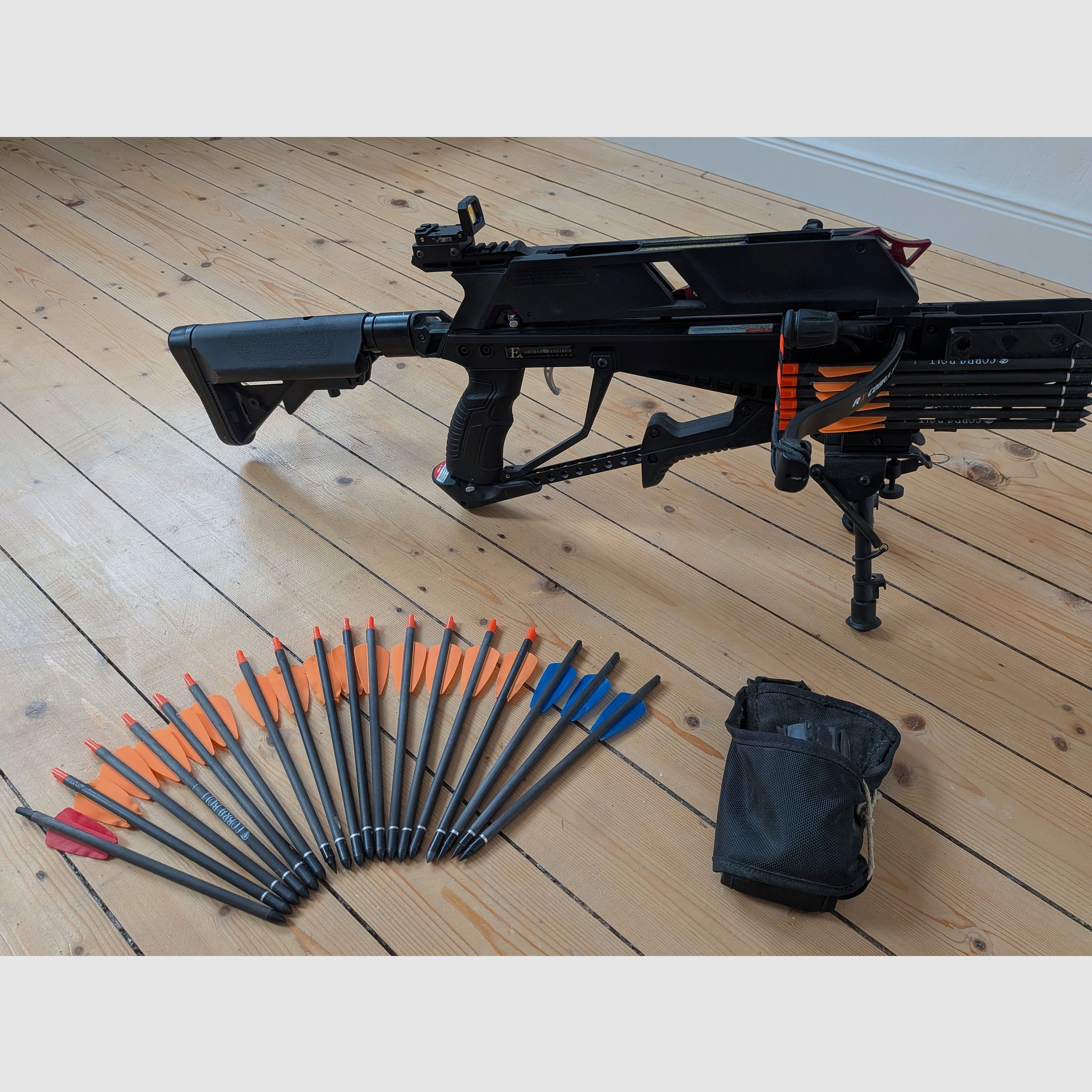 EK Archery Cobra R10 RX (130 lbs) inkl. 24 Deep Penetration Bolzen – jak nowy