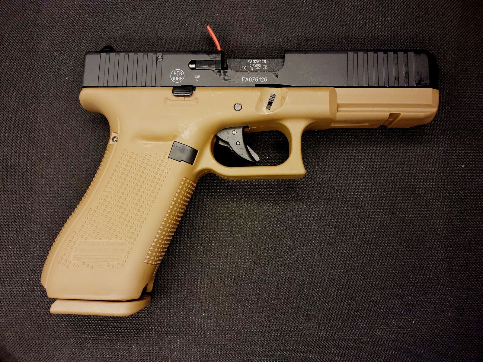 Glock 17 Gen5 Schreckschuss Pistole French Army 9 mm P.A.K. Coyote, French Army Edition (PTB 1068) - 2 Magazin