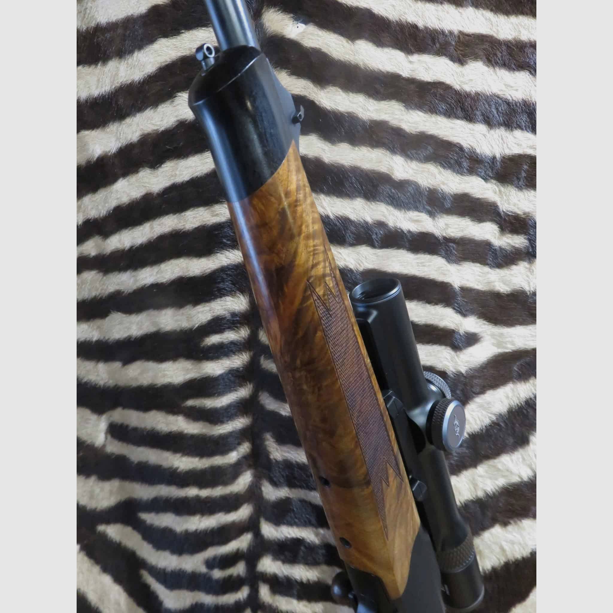 Geweer BLASER R8 Black Edition kal.7×64 loop 58 cm – richtkijker BLASER Infinity 1-7x28ic, afbeelding 4 van 10
