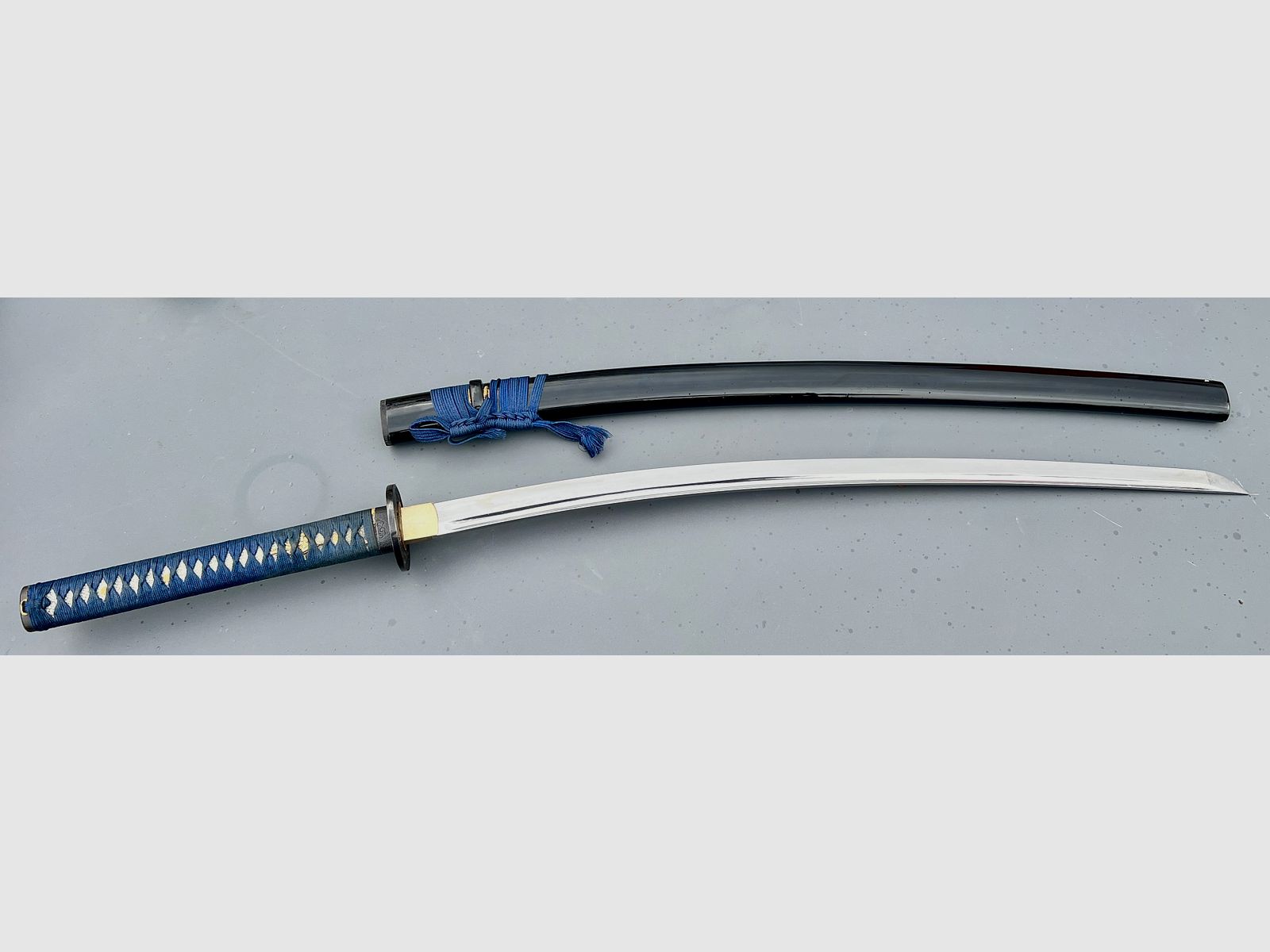 Dernière légende Mikusa 4000 Katana — 73 cm Nagasa / lame différentiée pliée / rare de collection (pas Hanwei / Paul Chen Cold Steel Tozando Nosyudo Minosaka Kaneie Yoshindo Yoshihara) Bugei Citadel première Oni Forge
