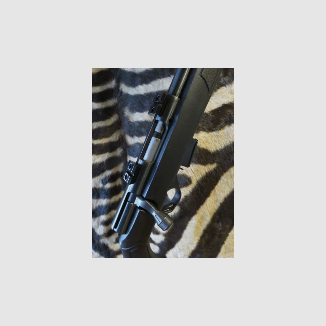 Repetierbüchse MOSSBERG PLINKSTER 817 schwarze Kunststoff Kal.17HMR Lauf 53,5 cm gewinde, Bild 5 von 8