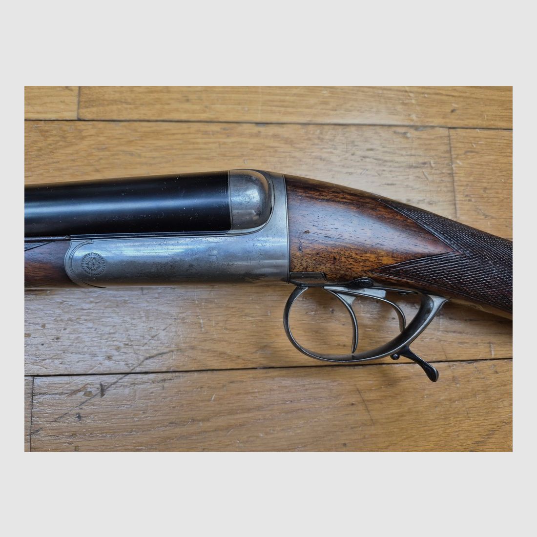 Wunderschönes Gewehr Idéal N°2 / 302 – Kaliber 12/67 – Eines der schönsten Gewehre der Welt – 90 Jahre und kein Makel – Manufrance – Englischer Schaft aus ausgewähltem Nussbaum – Kein Spiel – Sehr schöne Spiegel-Läufe – Unverwüstliche Mechanik – Feine Waffe rein französisch – TBE, Bild 7 von 35