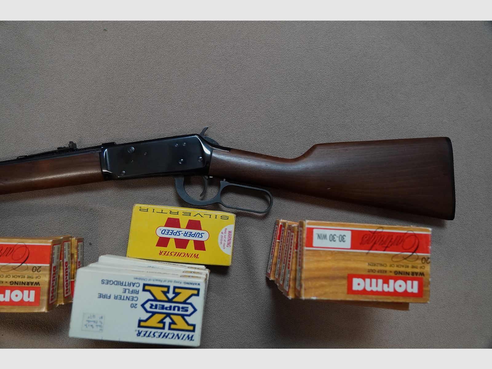 Winchester Model 94 Kal. 30-30 mit reichlich Munition