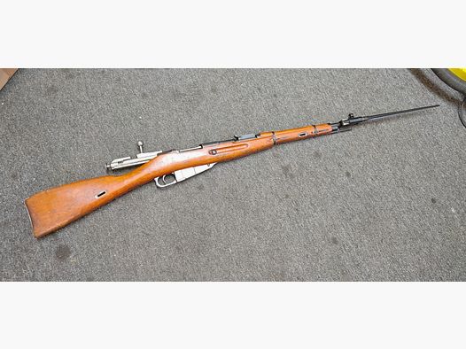 Mosin Nagant M44 1955 Ruso. 7.62 con bayoneta de ordenanza