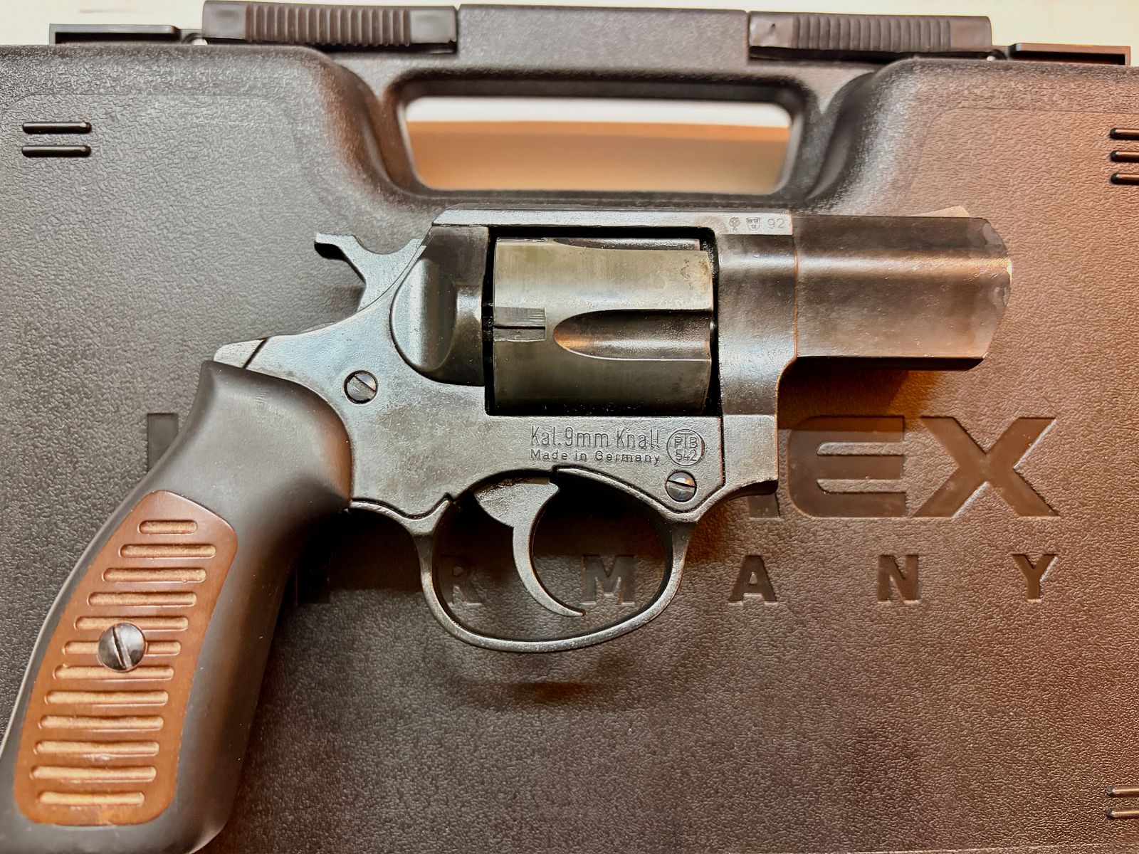 Blank firing revolver ME 38 Compact, cal. 9mm blank (with case)