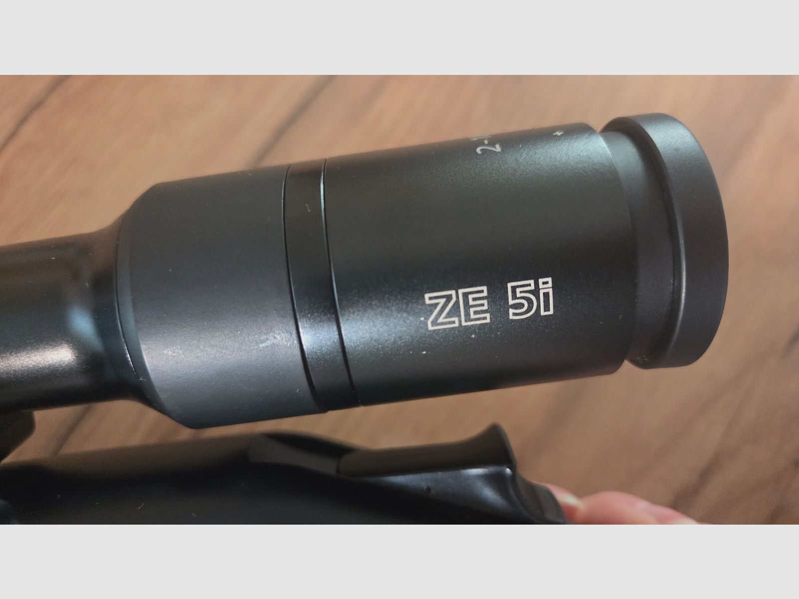 Blaser R8 Professionale .30-06 con Minox ZE 5i 2-10x50 e montaggio a sella Blaser