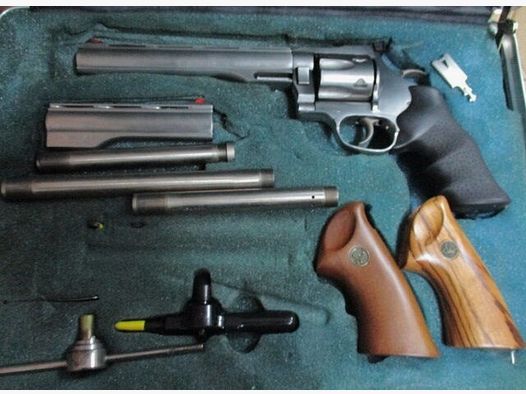 Dan Wesson 744 VH revolver 2x6 inch en 2 x 8 inch met koffer en accessoires - 744