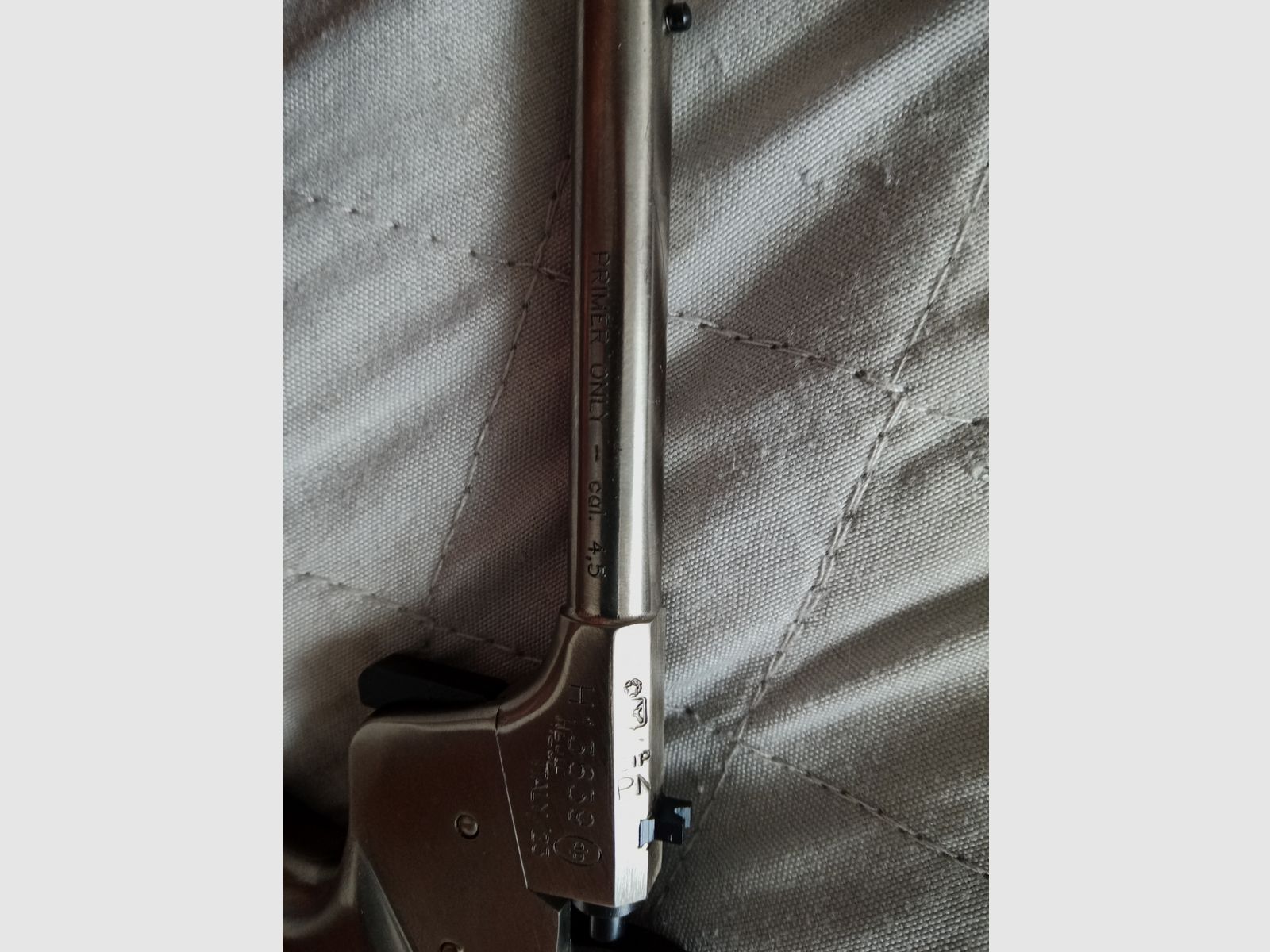 Pistolet à percussion Pedersoli Derringer Remington Rider à blanc calibre 4,5 mm avec boîte en bois (neuf encore)