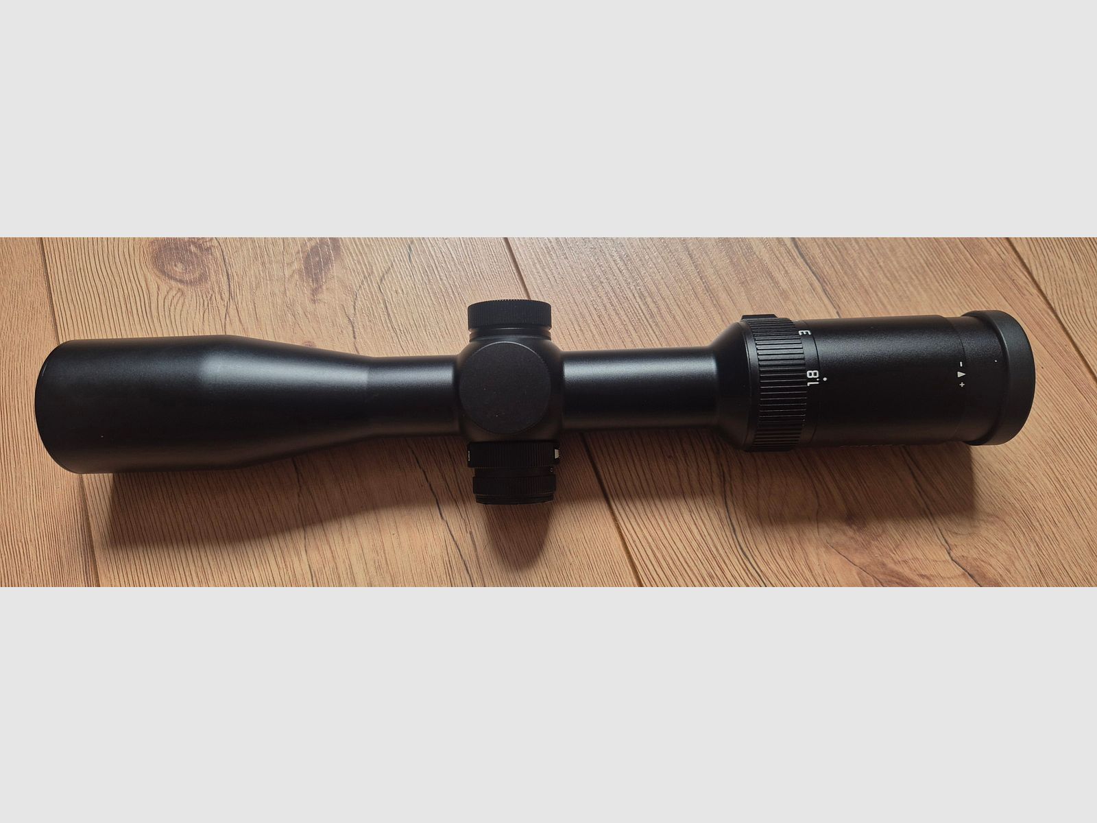 Leica Fortis 1.8-12x42i with rail like new