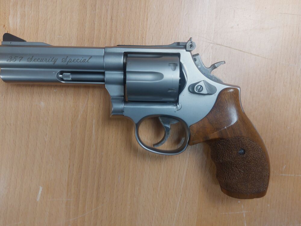 Smith & Wesson, USA 686- Security Special