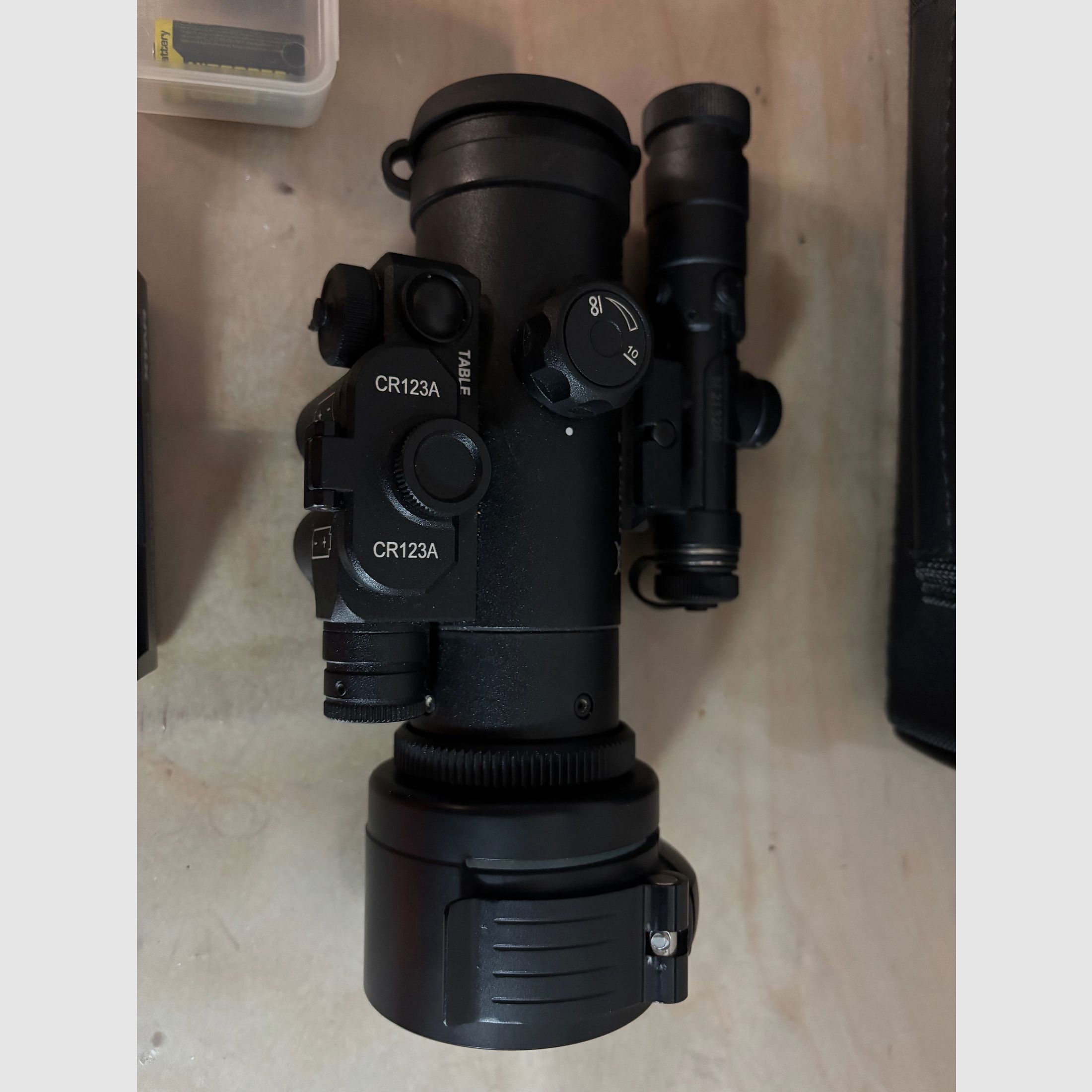 Dipol DNS 400 Nachtzicht voorzetapparaat