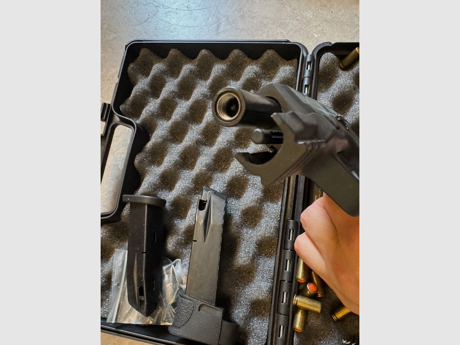 Smith & Wesson M&P 9C pistola a salve cal. 9mm P.A.K. inclusi 2 caricatori