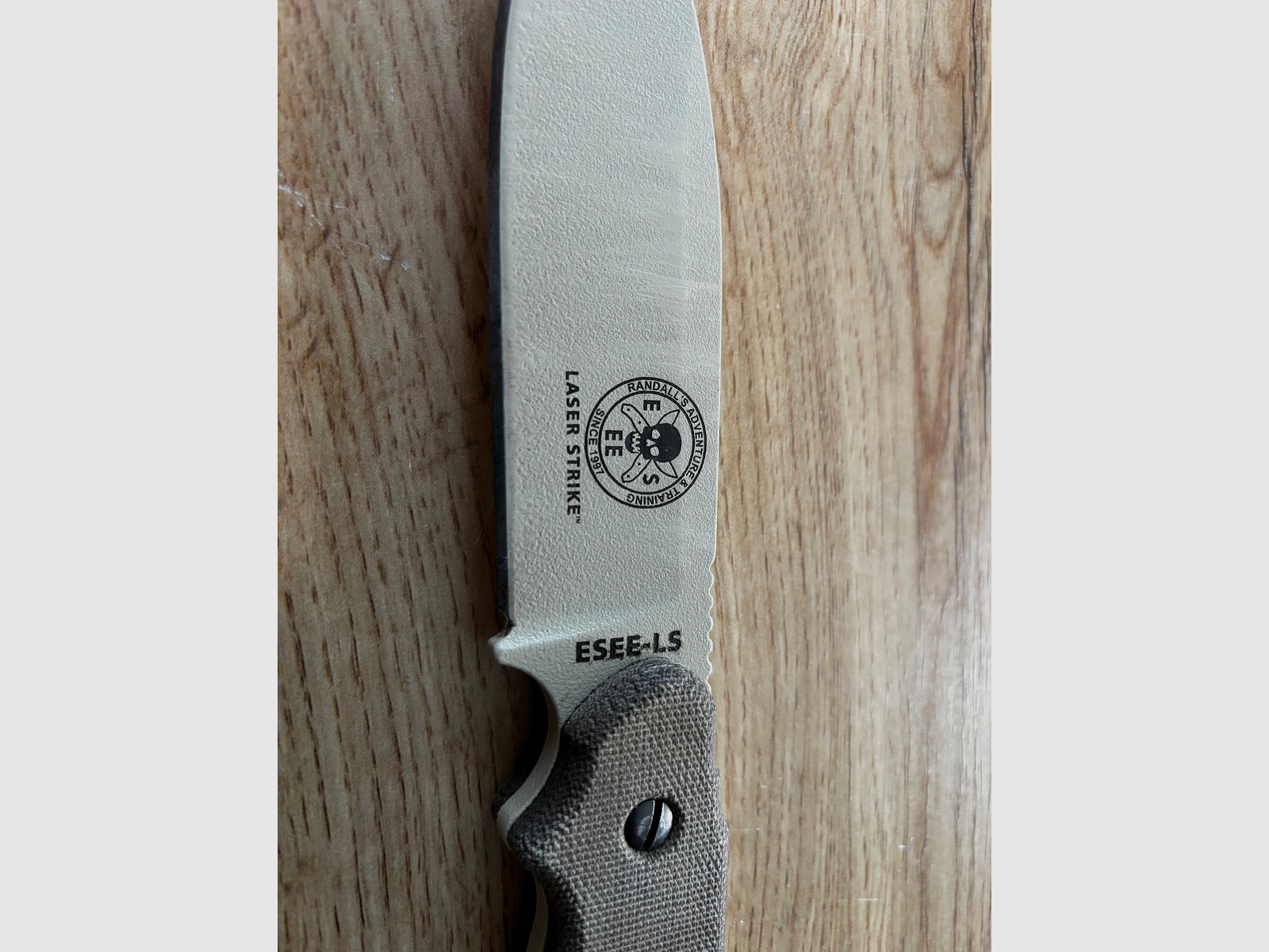 Esee - Laser Strike Tan - mit Skull Logo ( selten ) - aus Sammlung 