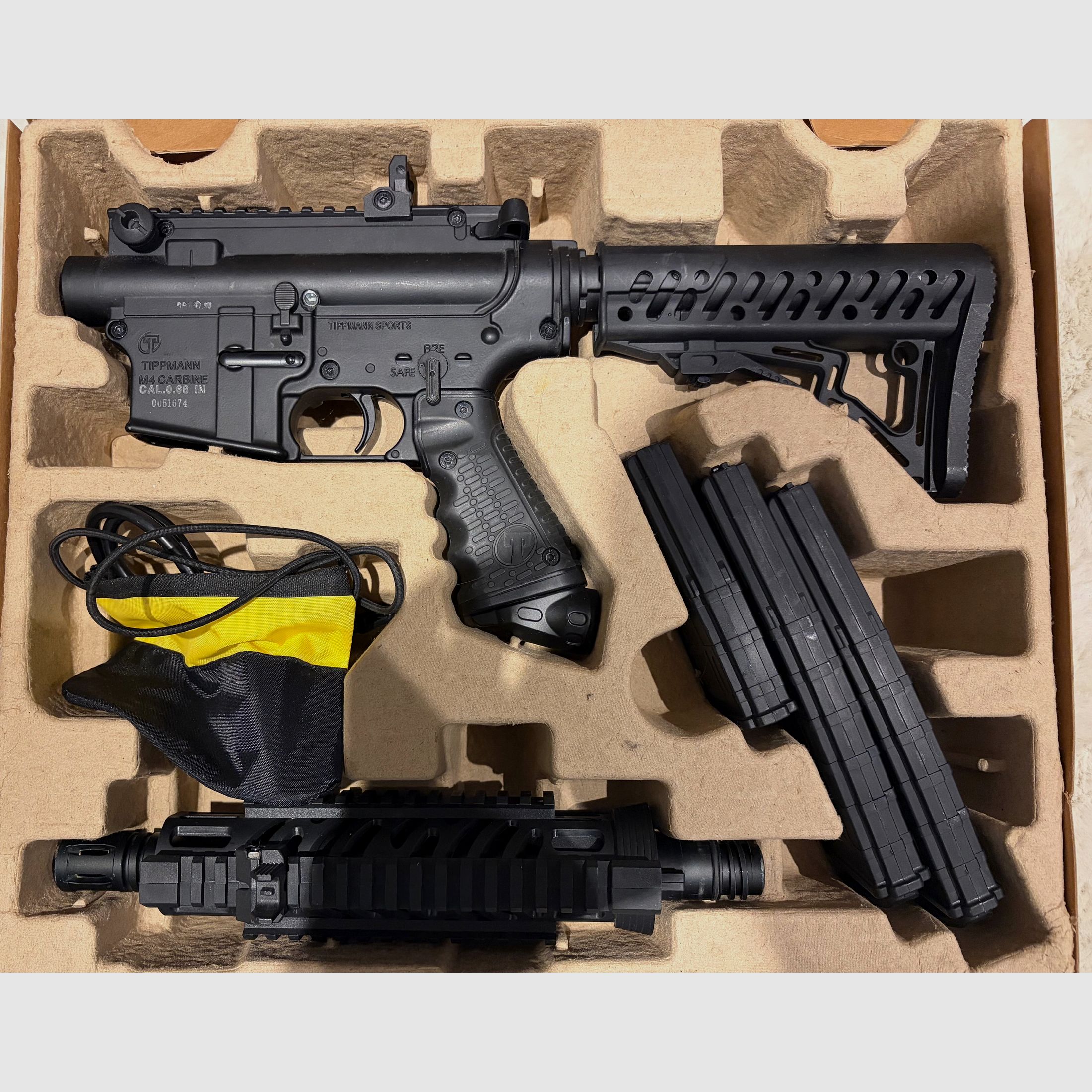 Tippmann TMC MagFed Markierer im M16-Look + 2 Magazine & große Flasche 