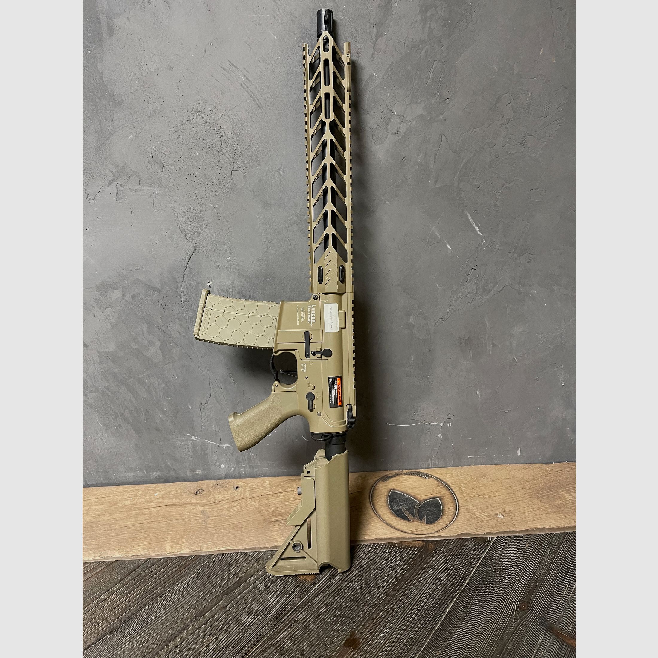 Konvult aus verschiedenen Langarm Waffen Lancer Tactical