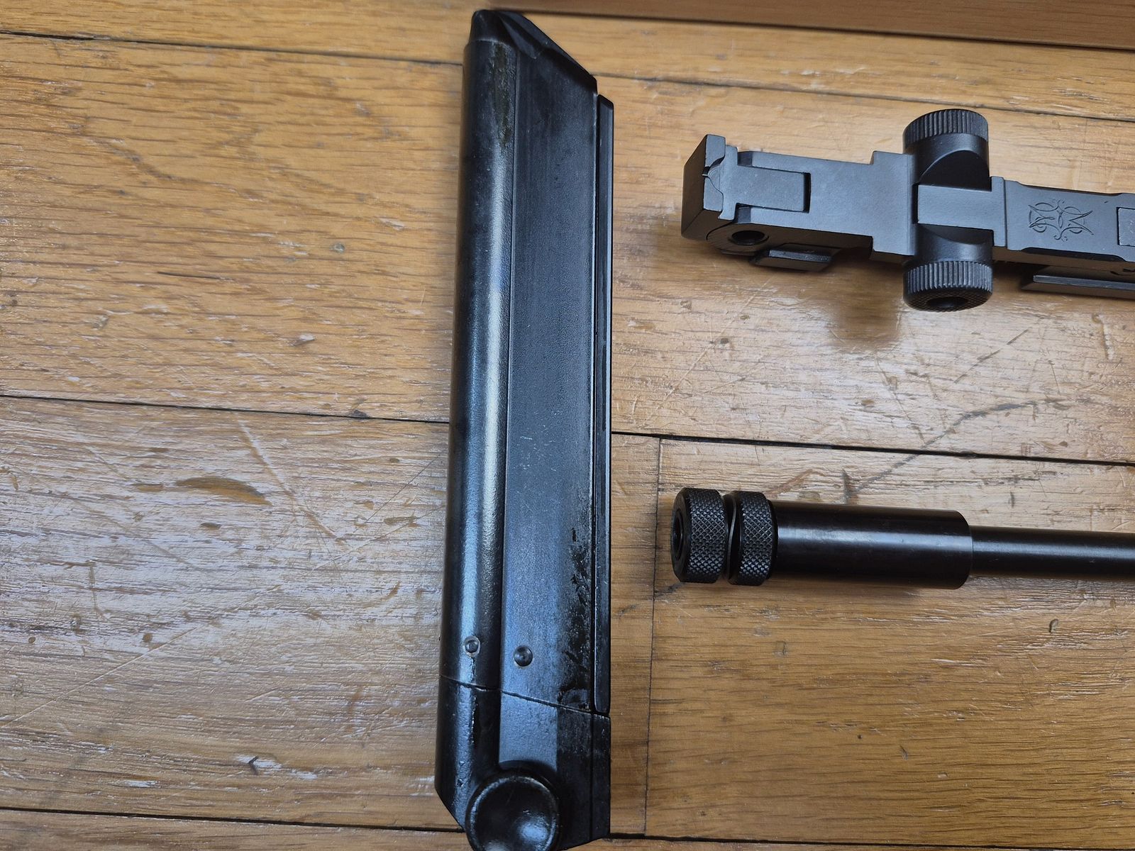 Conversion ERMA 22LR molto rara per pistola P08 Luger – Tutti gli accessori completi inclusi caricatore – Mai usata – Scatola originale in condizioni assolutamente nuove!, immagine 5 di 11