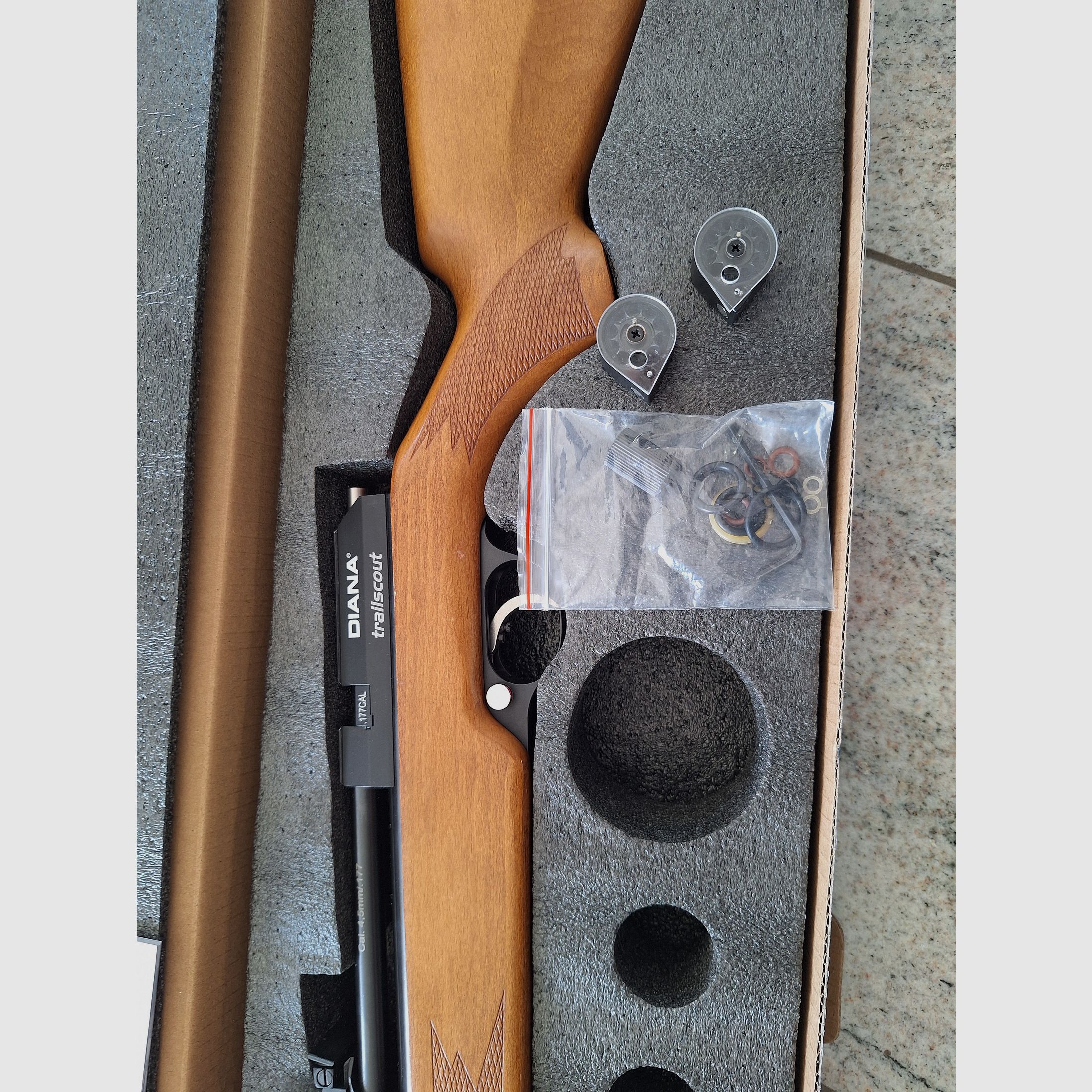 Diana Trailscout Wood Co2-Rifle 4,5 mm Diabolo avec accessoires