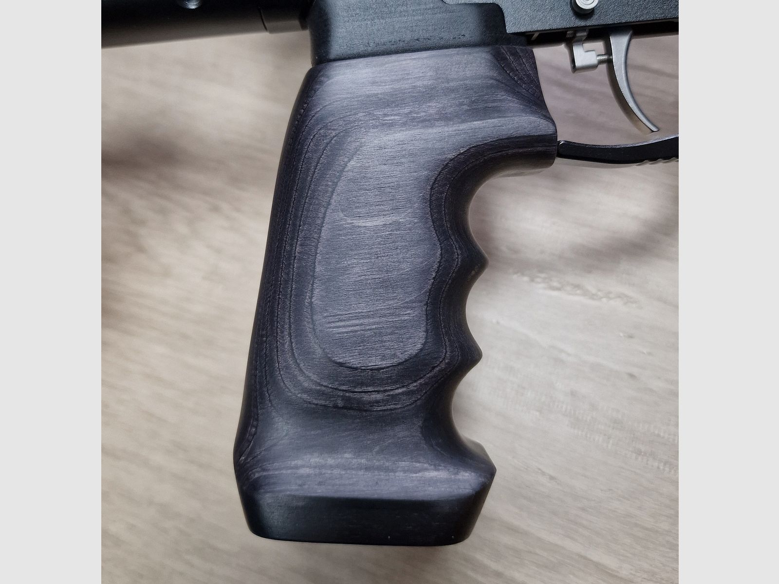 Soporte para el hombro y mangos negros de madera para AEA Megalodon