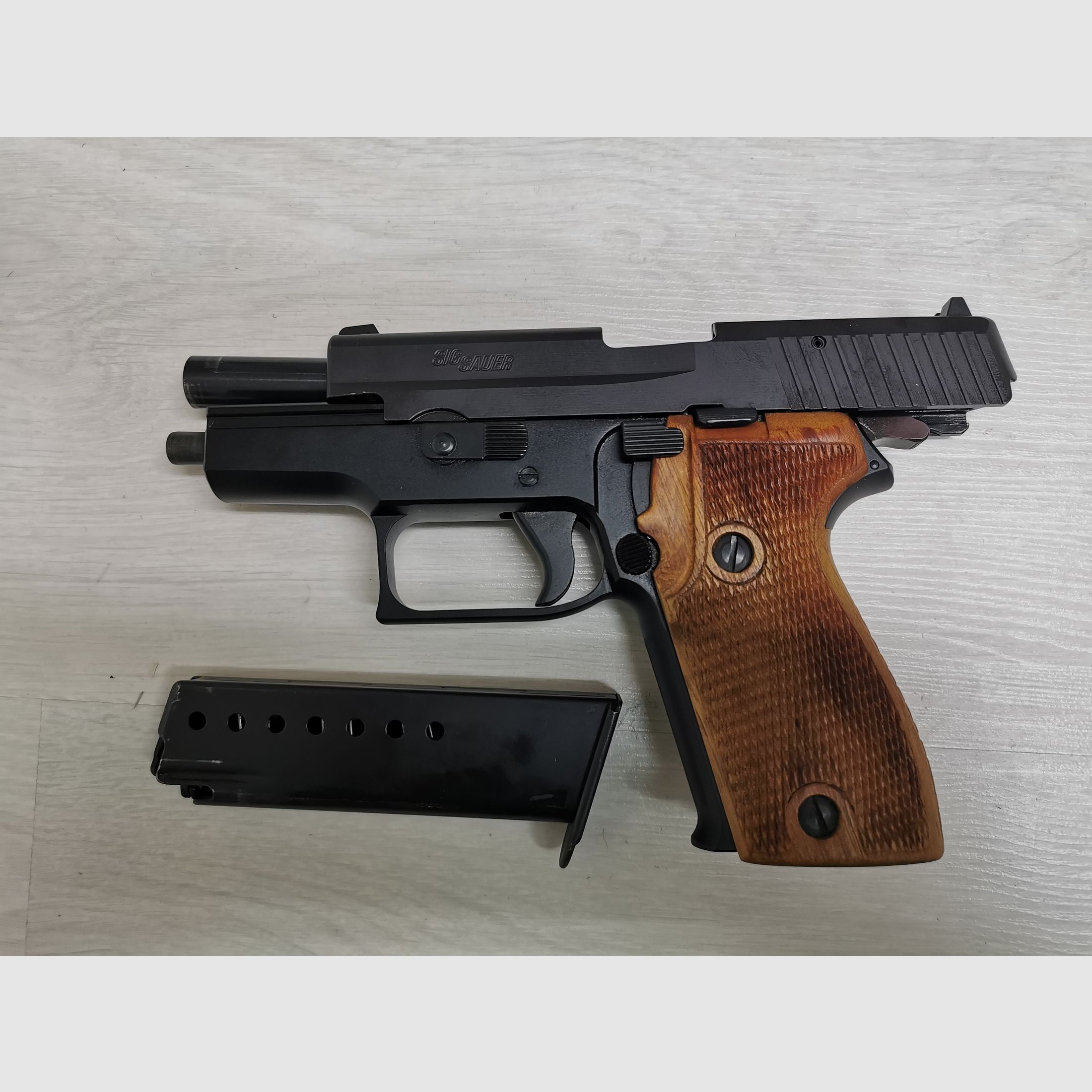 Pistole SIG SAUER P225 9mm