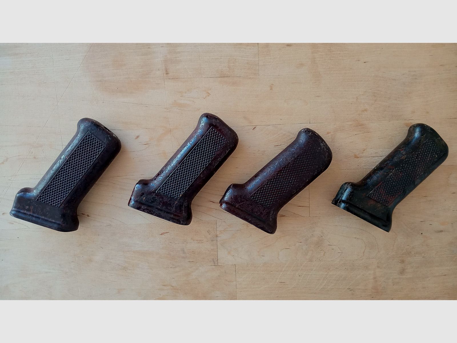 Rumänische AKM-Griffe aus Bakelit besser als der russische Griff / auch für AK74 AK-100 / Yunker / Cybergun 47