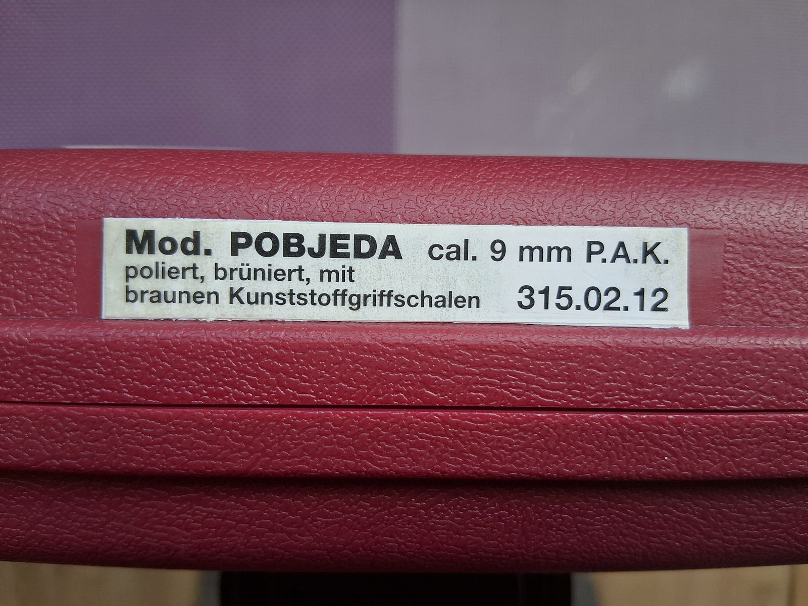 Reck Umarex Mod. Pobeda (Makarov) Cal. 9 mm P.A.K., wooden grips, spare magazine, (like new)