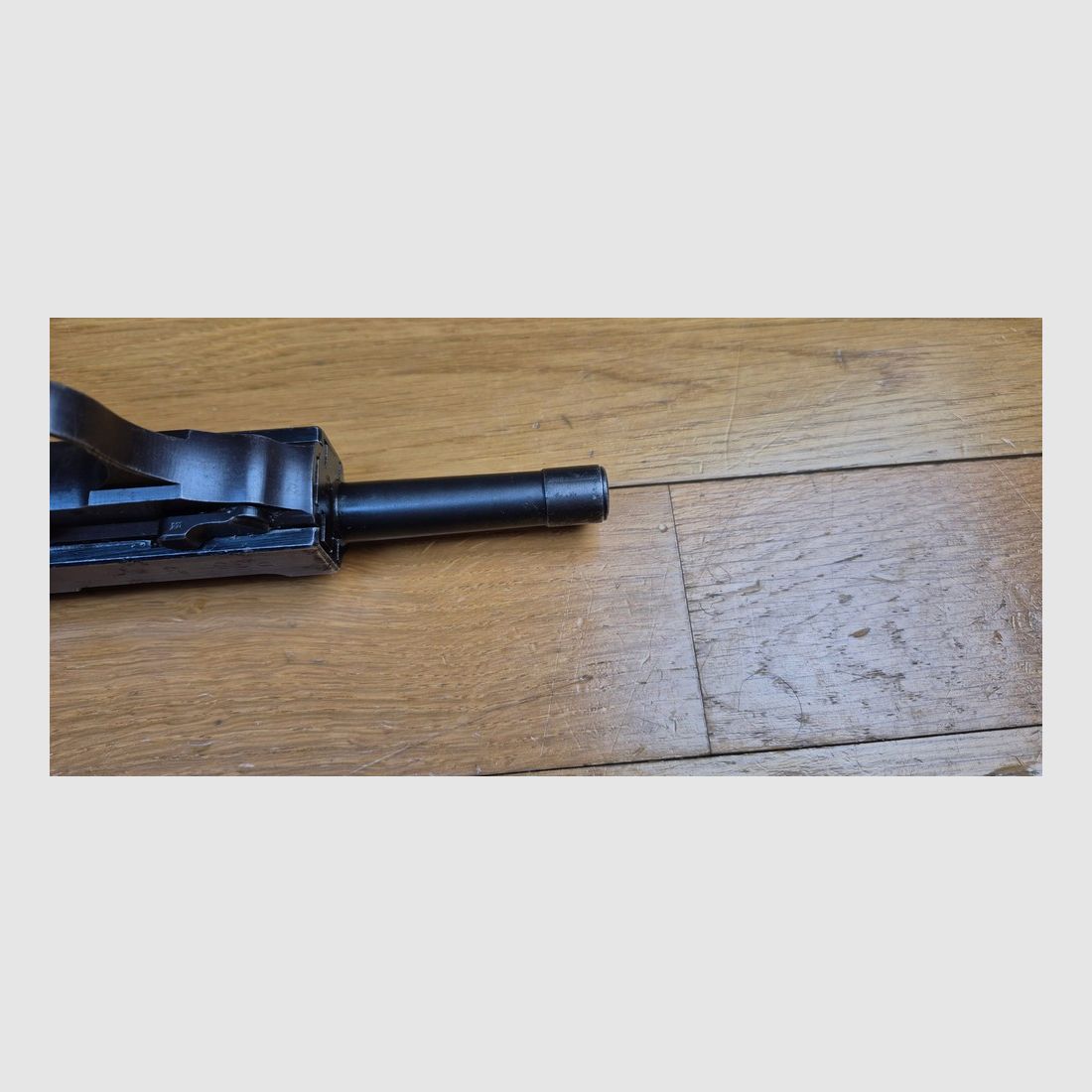 Schöner Walther P38 Pistol – Herstellung genannt „ZM“ für Walther Zella Mehlis – Code AC – Waffe von Juli 1943 – Originalbrünierung zu 95% – Einwandfreie Mechanik – Sehr schöner Lauf – 100% Originalteile – Monomatrikulation außer Magazin – Sehr guter Zustand – TBE, Bild 11 von 20