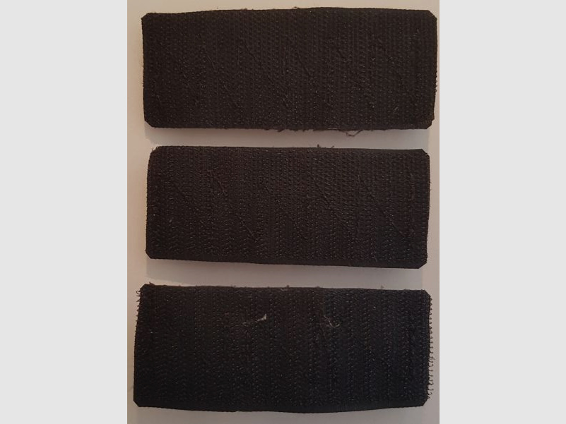 Estuche para cartuchos AKAH con borde perfilado de cuero genuino