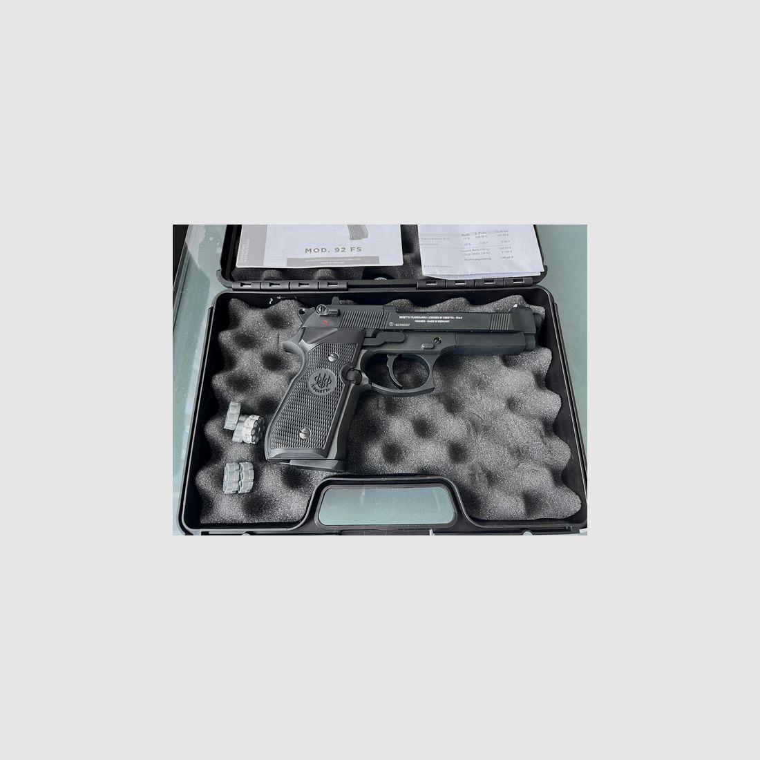 Beretta 92 FS neuwertig + extra Magazine