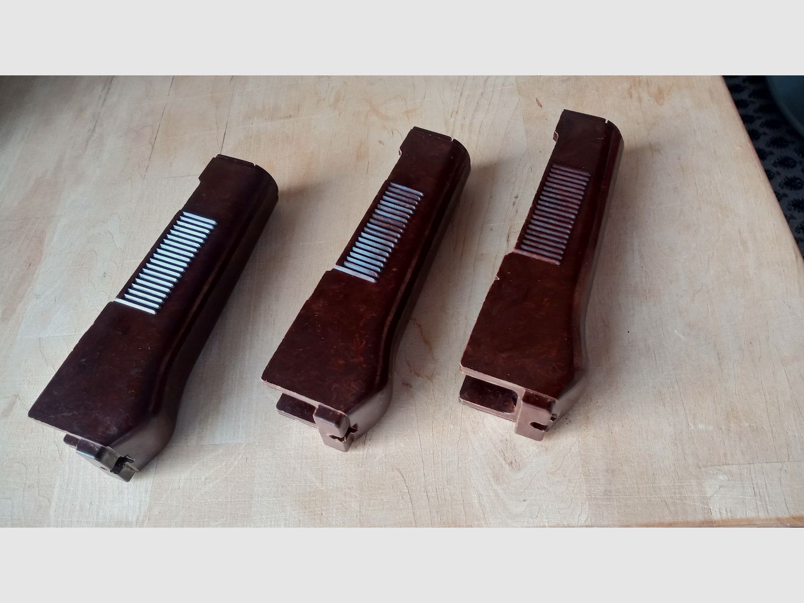 3 pieces of original lower AK handguards made of finest East German Bakelite in excellent condition DDR / NVA // AK74 AKM MPi-Km MPi-74nk AK47