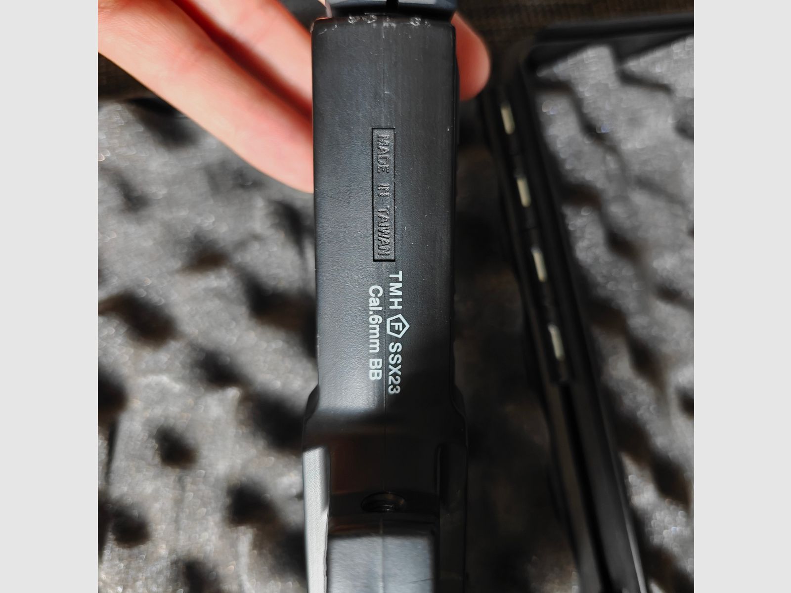 Novritsch SSX23 Gas Airsoft Pistole plus Zusatzmagazin und Silencer