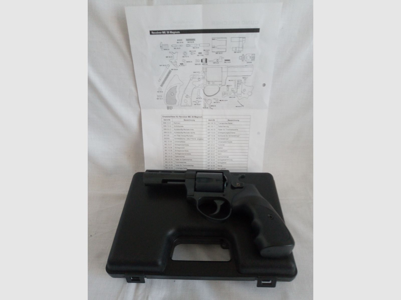 ME 38 Magnum / revolver SRS / 9mm R.K. / brunito