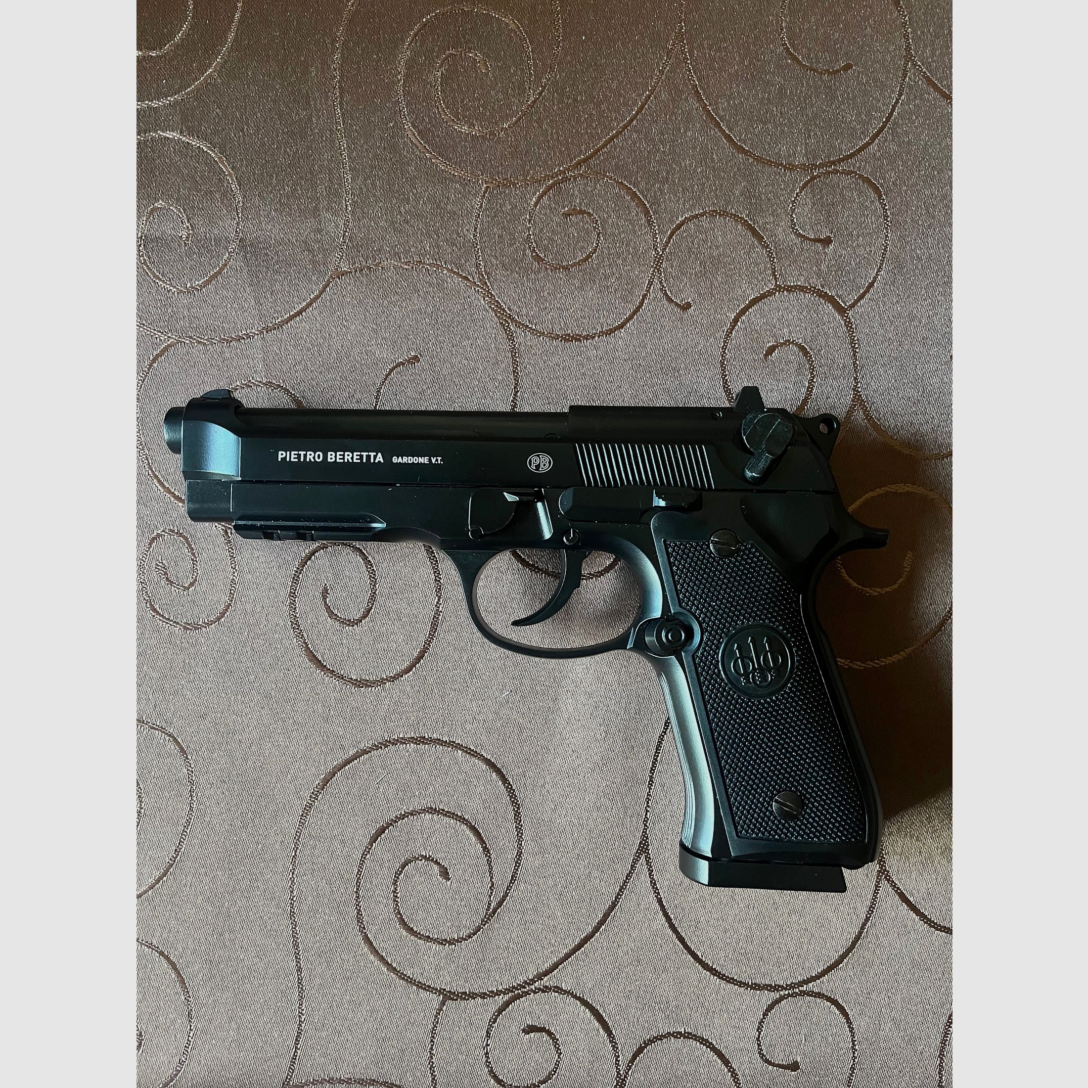 Beretta 92A1  4,5 mm Stahl BB Co2-Pistole Blow Back 