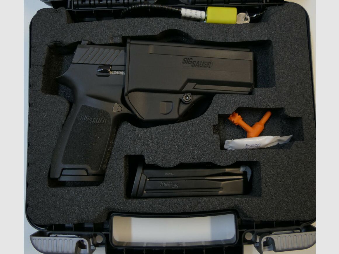 SIG SAUER pistol SIG Sauer P320F in caliber 9mm Para (9x19) including accessories