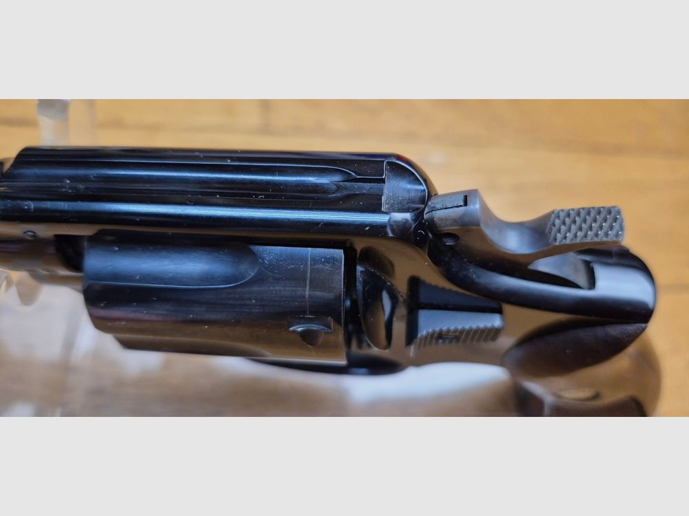 Raro e bellissimo revolver Smith&Wesson Mod 12-1 – Rara versione Air Weight del Military and Police del 1905 – Lega speciale nel telaio e tamburo in acciaio – 6 colpi (e non 5!) in calibro 38 SP – Canne da 2 pollici nuova – Arma impressionante di …. 520 grammi nel telaio KA! – Il grande fratello del Smith 37 – Bella costruzione Smith degli anni d'oro – Arma del 1962 – In condizioni pari al nuovo! – TBE+/TBE++, immagine 15 di 23