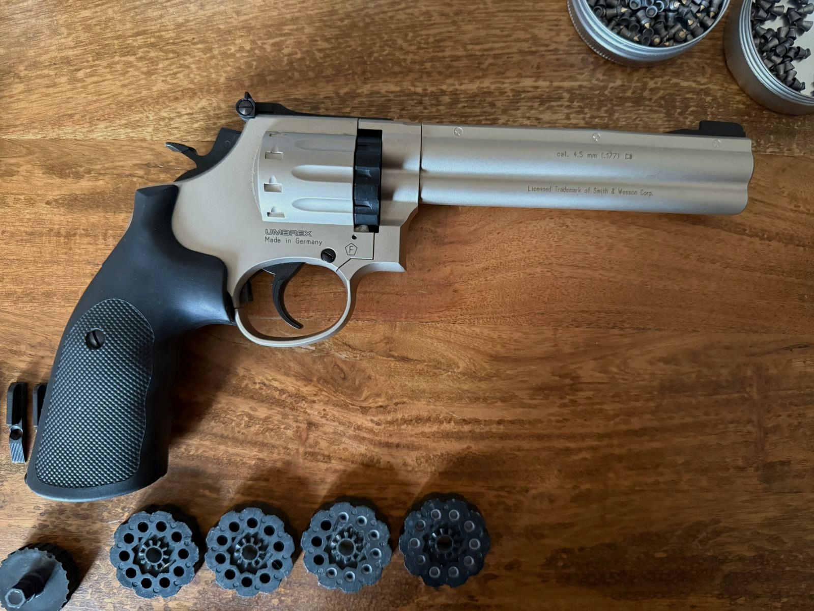 Revolver Co2 UMAREX Smith & Wesson 686 - 6 pollici Nickel 4,5 mm Diabolo