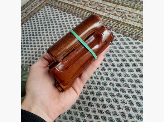 Original Russischer AKS-74u / Krinkov Holz Handschutz mit Feder und Abstandshalter Tula ca. 80er Jahre AKSU Holz Handschutz