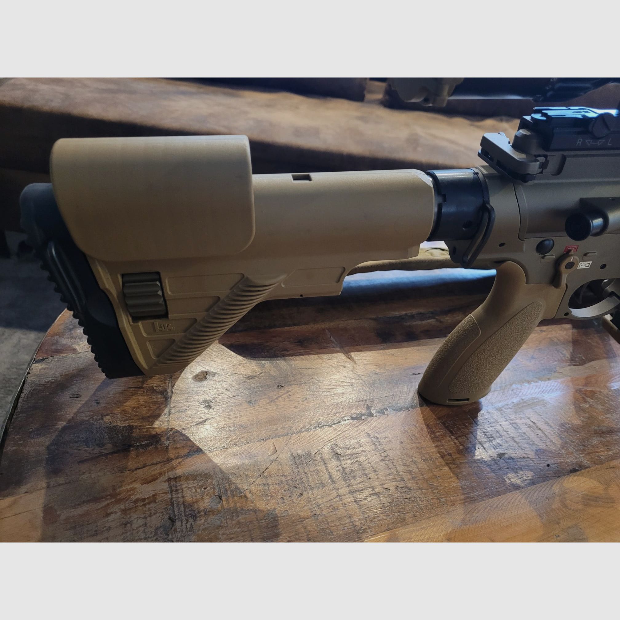 H&K Selbstladebüchse Mod. MR308A3 (RAL8000) 20 mit Anbauteilen G28 10 Schuss Magazin und Schmidt & Bender 3-20x50 PMII Ultra Short & div. Zubehörteile