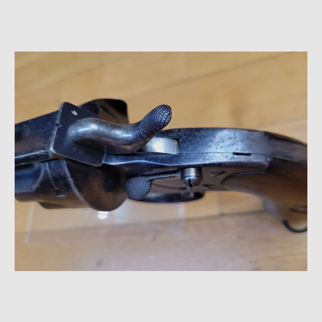 Zeer mooie Reichsrevolver 1883 – Kal. 10,4 origineel – Fabricage Erfurt van 1893 – Mooie wettelijke stempels – 80% van zijn originele glanzende blauwverf – Prachtige loop en kamers – Vuurwapen met één serienummer – Zeldzaam origineel Schneider Briegl-holster – TBE+, afbeelding 14 van 27