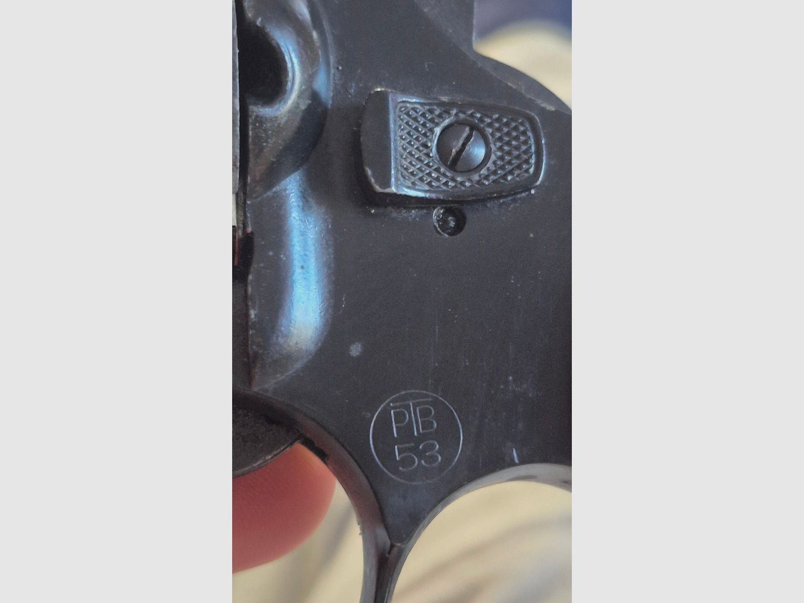 REVOLVER AUS NACHLASS 9 mm