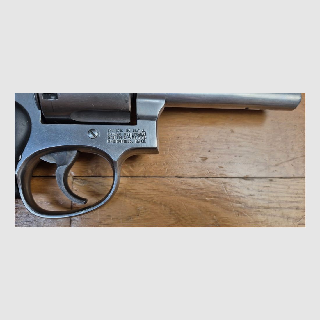 Sehr guter Revolver Smith & Wesson – Modell 686-4 – Kaliber 357Magnum / 38 Spezial – Sechs Schuss – 2 Paar Griffschalen – Sehr gute Mechanik – Lauf 5 Zoll Spiegel mit schönen Zügen – Gebrauchte Waffe in BE+, Bild 5 von 19