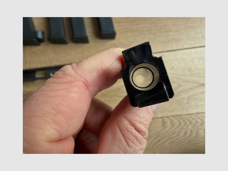 Glock 19 Gen 2 - Sammlerstück / sehr guter Original-Zustand - 4 Magazine - Sport- und Safety-Holster