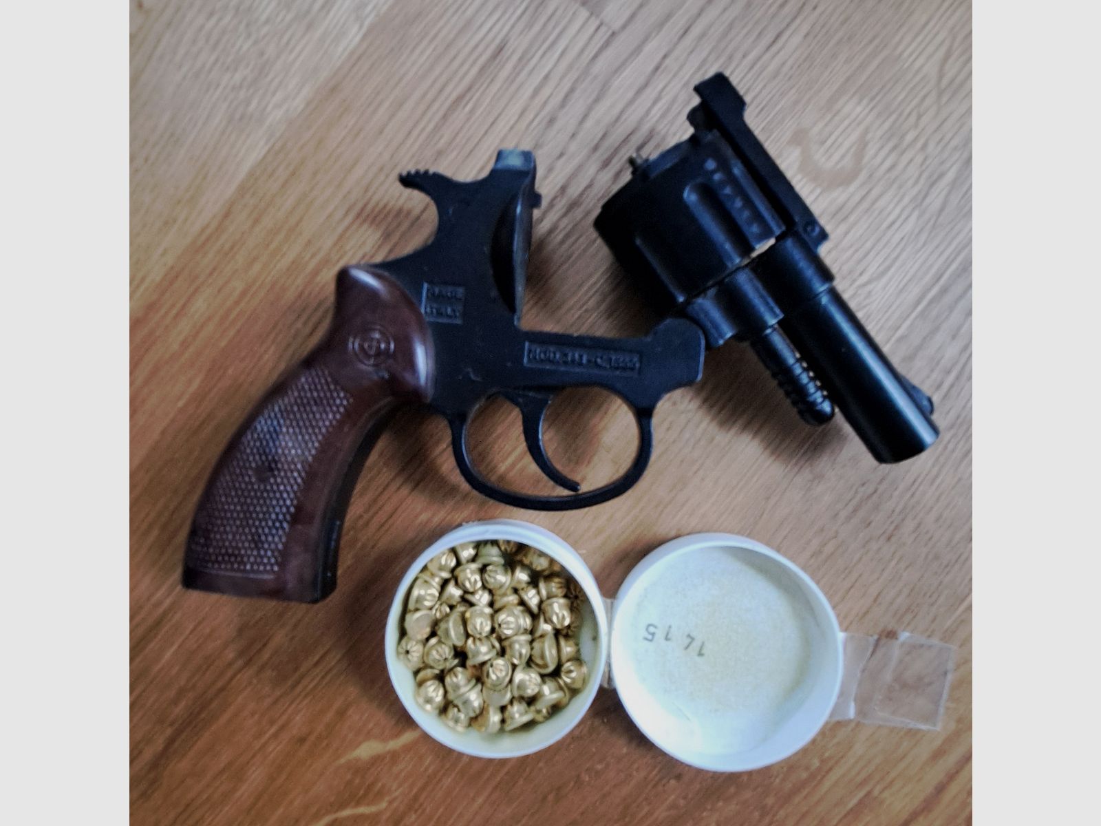 Umarex 6 mm Revolver mit Lederhalfter 