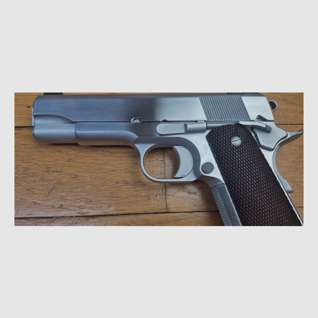 DEPOSITVERKAUF – Wunderschöne und seltene halbautomatische Pistole ACW „Alchemy 1911“ – Modell Prime Carry in Hard Chrome-Finish – Magischer Lauf in 4,25 Zoll – Kal. .45 ACP – Waffe von 2023/2024 in Spitzenfinish – Sehr wenig geschossen – Seltene Gelegenheit für eine absolut außergewöhnliche 1911 – 2. Magazin – Eine der wenigen aktuellen Fertigungen, die Bestand haben wird – Zustand mehr als ausgezeichnet, quasi neu – Super Waffe und absoluter Sammler – TBE+++, Bild 21 von 27