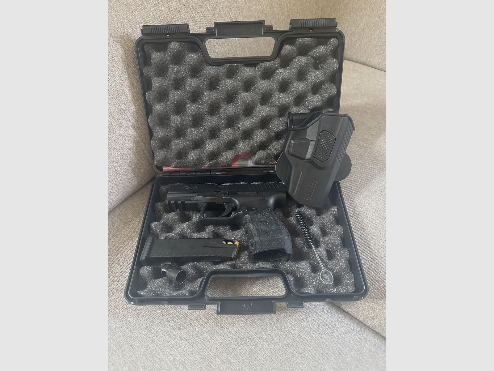 Walter PPQ con funda, como nuevo