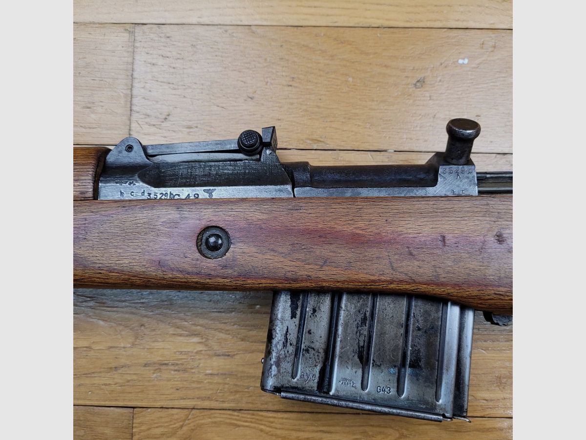 Très beau et très rare fusil semi automatique allemand Walther G43 – Rare production par « bcd » de mai/juillet 1944 pour la SS – Arme monomatricule – beaux poinçons « aigle étoile » et Saint-Etienne – beau bois – Arme « mythique » de la 2 WW – TBE ++, image 8 sur 37