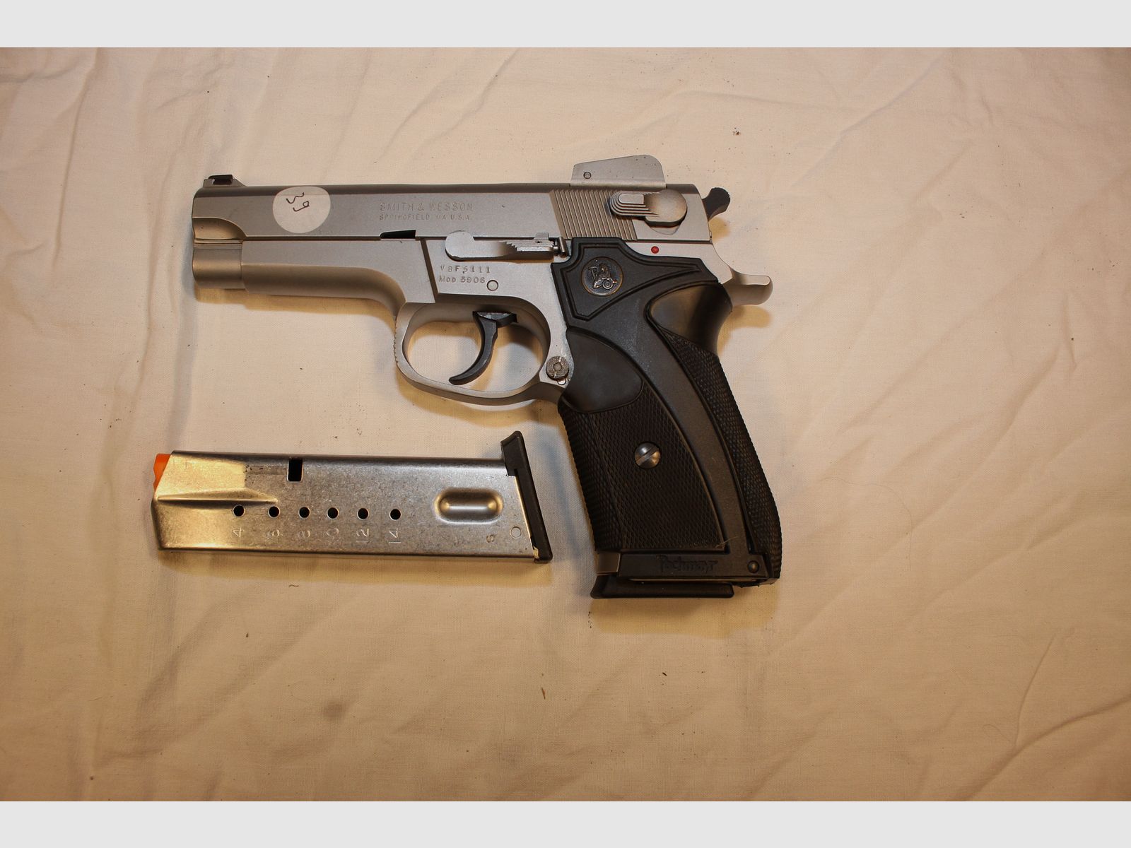 S&W Modell 5906.