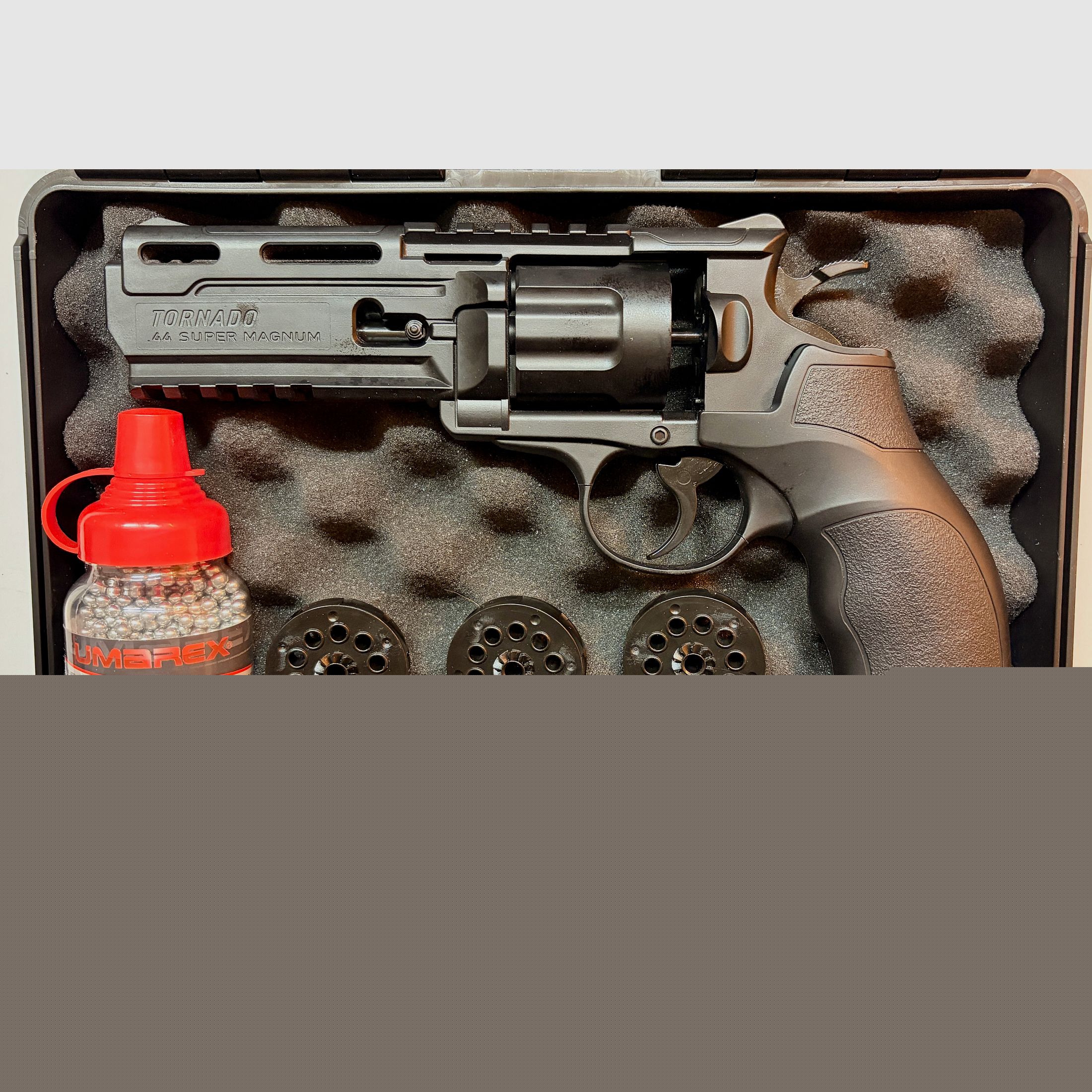 UX Tornado CO2 Revolver Set, cal. 4.5mm BB (including 3 magazines & BBs)