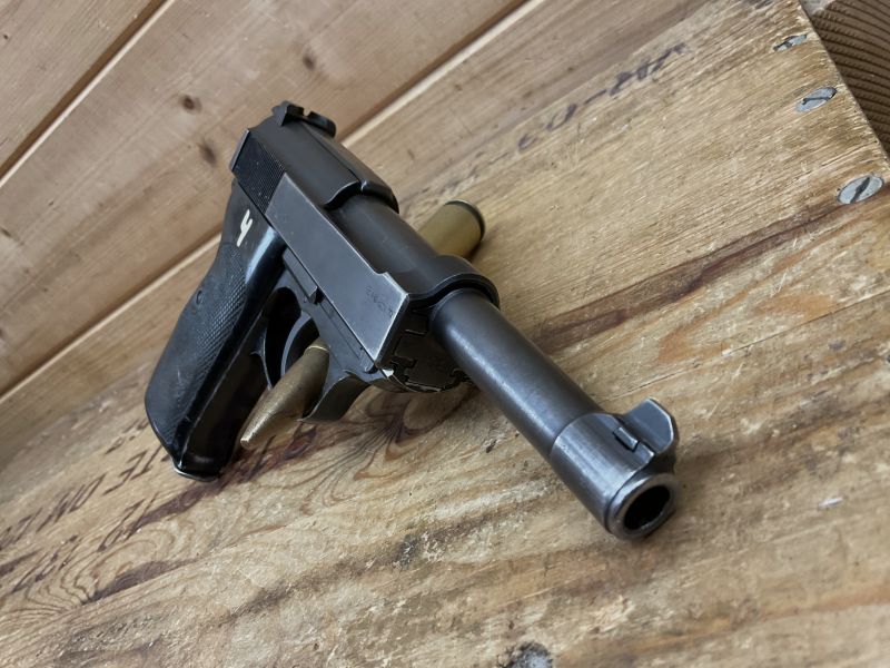 SLP Walther P38, Kal.9mm, schwarze Griffschalen!