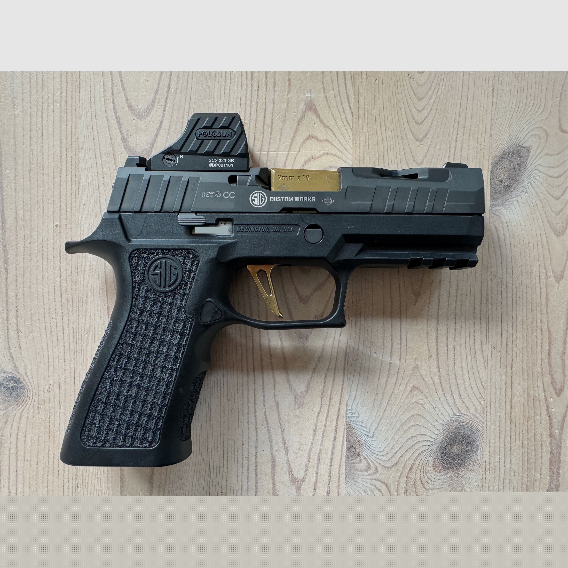 SIG Sauer P320 XCarry Spectre + Holosun SCS320