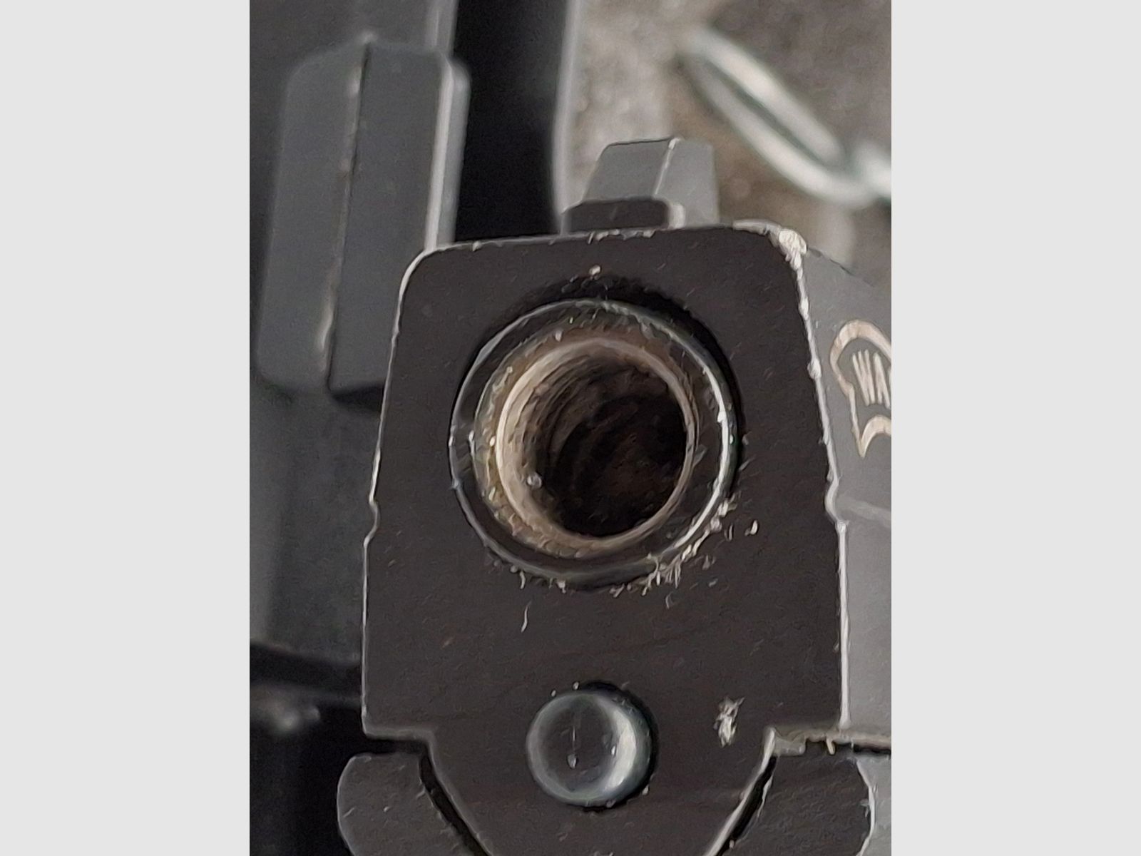 Biete eine Walther PK 380 PAK